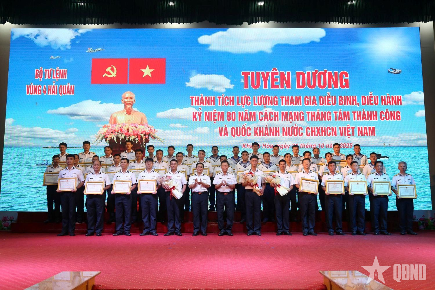 Vùng 4 Hải quân tuyên dương thành tích lực lượng tham gia diễu binh, diễu hành